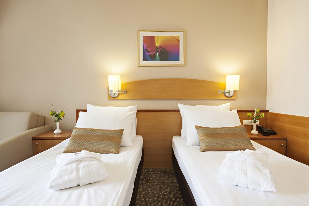 Hotel Termal - Terme 3000 - Sava Hotels & Resorts Moravske Toplice Exterior photo